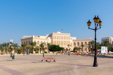 Manama, Bahreyn - 19 Aralık 2018: Isa Kültür Merkezi ve Meydanın manzarası.