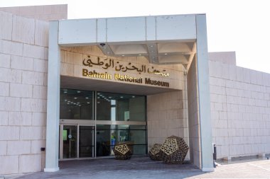 Manama, Bahreyn - 19 Aralık 2018: Bahreyn Ulusal Müzesi'ne giriş