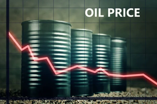 Pocos barriles de petróleo y un gráfico rojo hacia abajo - disminución en el concepto de precios del petróleo — Foto de Stock