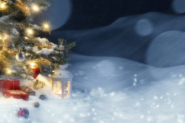 Noel kompozisyon - hediyeler ve ışıklar ve Noel ağacı süslemeleri ile süslenmiş bir Noel ağacı altında karda bir fener, kopya alanı, metin için yer