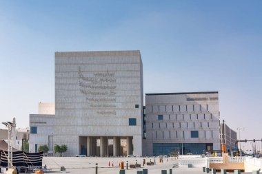 Doha, Katar - 20 Aralık 2018: şehir sokağı, modern mimari