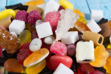 renkli şeker ve şeker