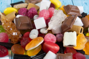 renkli şeker ve şeker