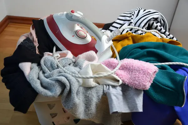 Laundry Basket Full Clothes — Stock Photo, Image