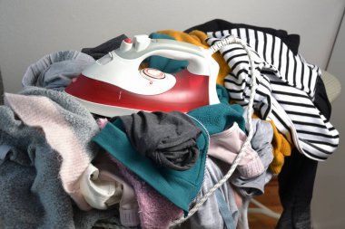 elektronik demir ve kumaş.