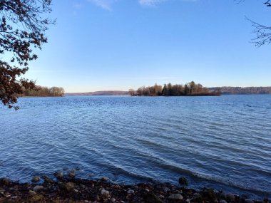 Starnberger Gölü 'nde güneşli bir gün - Bavyera