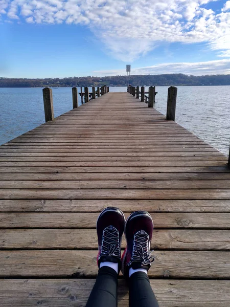 Starnberg湖的女慢跑者 — 图库照片