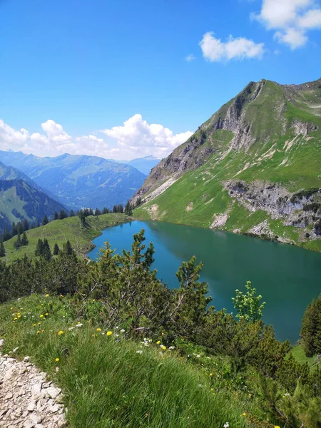 塞雷普斯是巴伐利亚阿尔卑斯山的一个高山湖泊 — 图库照片