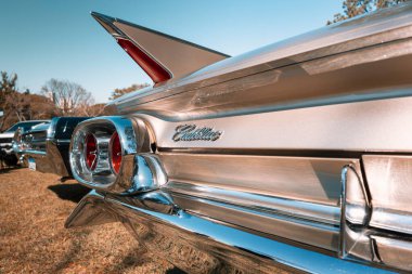 1961 model bir Cadillac 'ın klasik arka lambası Londrina, Brezilya' da düzenlenen aylık klasik araba toplantısında sergilendi..