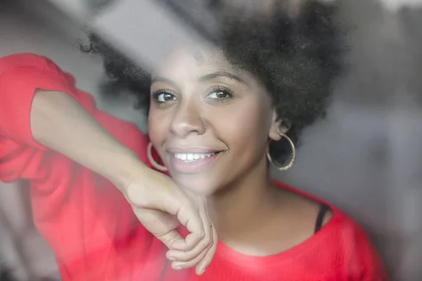 Belle Fille Afro Américaine Aux Cheveux Bouclés — Photo