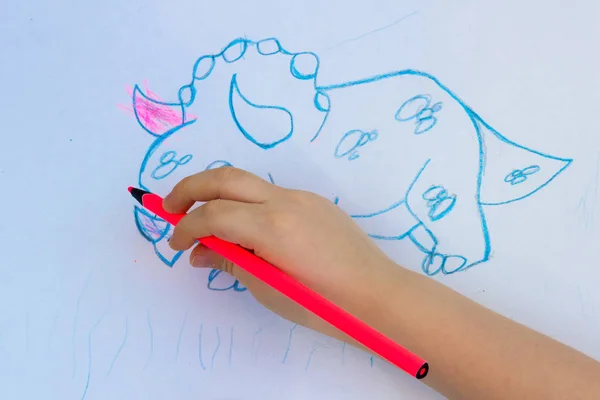 Ett Barn Ritar Dinosaurie Med Färg Penna Dagis Lektioner Concept — Stockfoto