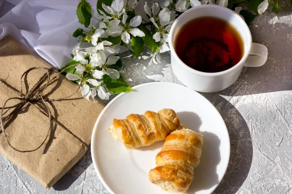 Relaxing Time Happiness Cup Tea Fresh Spring Flower Morning Tea — Stock Photo, Image