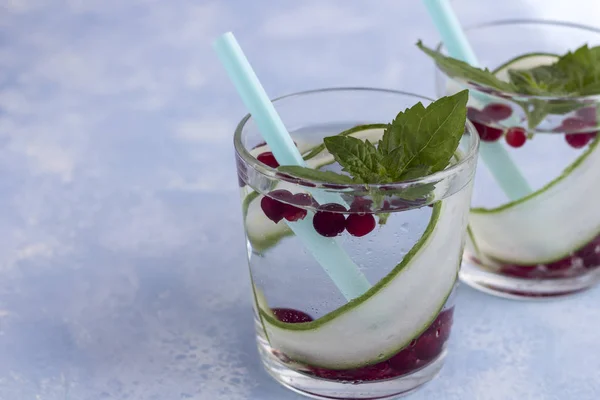 Fresh cool detox drink with cucumber and berries, lemonade in a — Stock Photo, Image