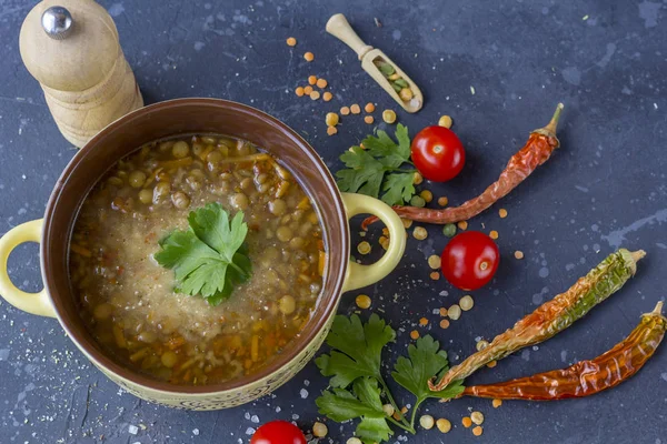 Traditionelle türkische Linsensuppe. hausgemachte vegetarische Suppe mit l — Stockfoto