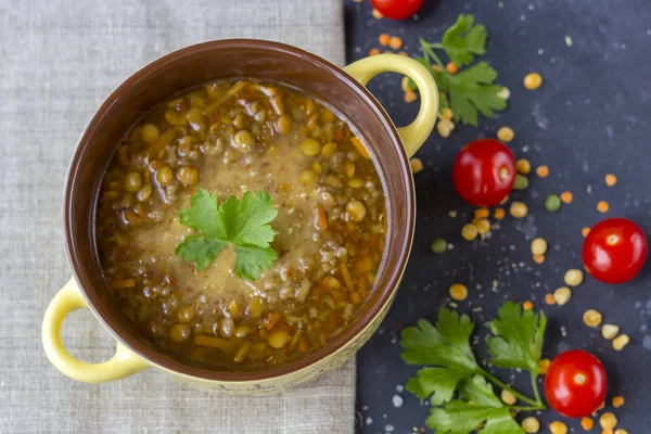 Traditionelle türkische Linsensuppe. hausgemachte vegetarische Suppe mit l — Stockfoto