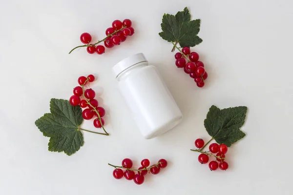 Biała butelka lekarstwa na pigułki lub witaminy suplement diety AMO — Zdjęcie stockowe