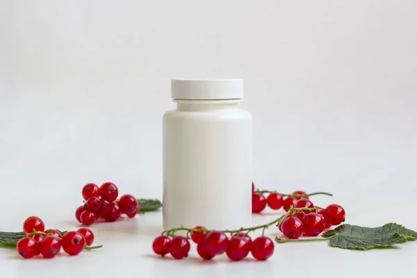 Biała butelka lekarstwa na pigułki lub witaminy suplement diety AMO — Zdjęcie stockowe
