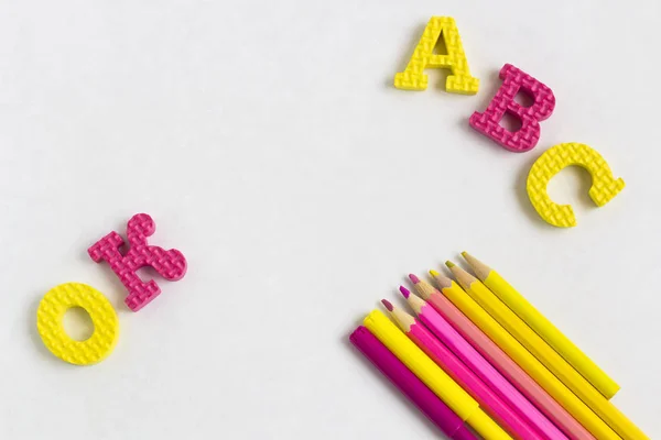 Educación o vuelta al concepto escolar. Material escolar colorido o — Foto de Stock