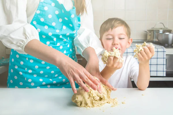 Cozinhar Bolinhos Vegetarianos Com Purê Batatas Kreplach Ravioli Judeu Cozinha — Fotografia de Stock