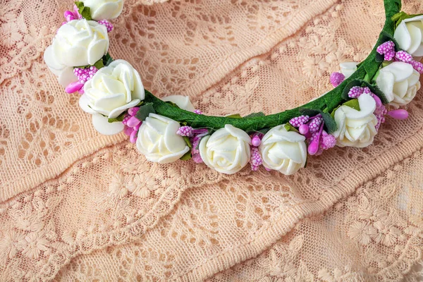 Fascia Corona Fiori Bianchi Rosa Fatti Mano Matrimonio Sfondo Accessorio — Foto Stock