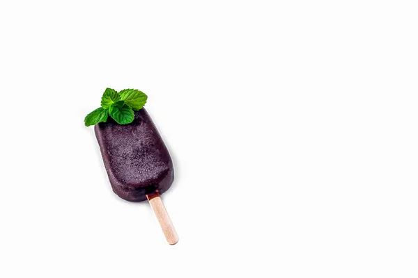 Gelato Alla Menta Cioccolato Sfondo Bianco Ghiacciolo Casereccio Cremoso Con — Foto Stock