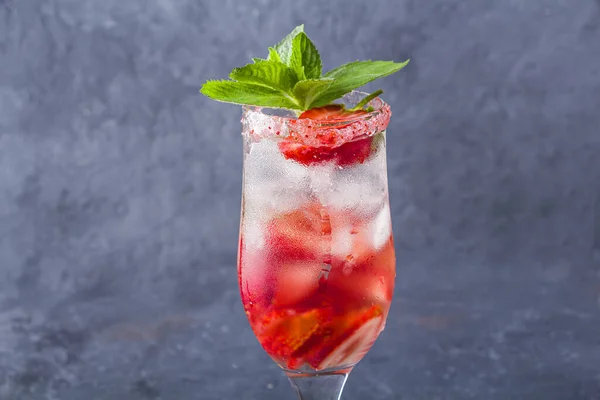 Cooling Rossini Italian Alcoholic Cocktail Sparkling Wine Strawberry Ice Cubes — Stock Photo, Image