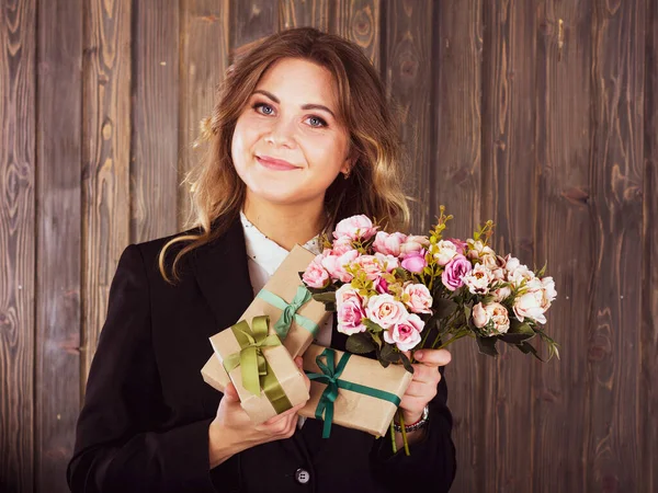 Ung Kvinna Med Blommor Söt Flicka — Stockfoto
