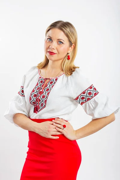 Retrato Una Joven Sonriente Blusa Blanca Falda Roja — Foto de Stock