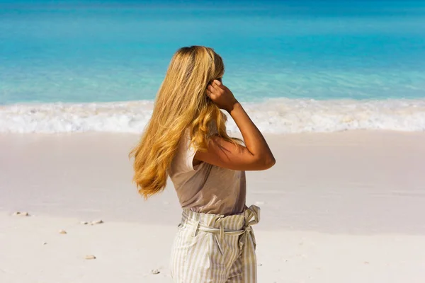 Jovem Com Cabelo Claro Praia — Fotografia de Stock