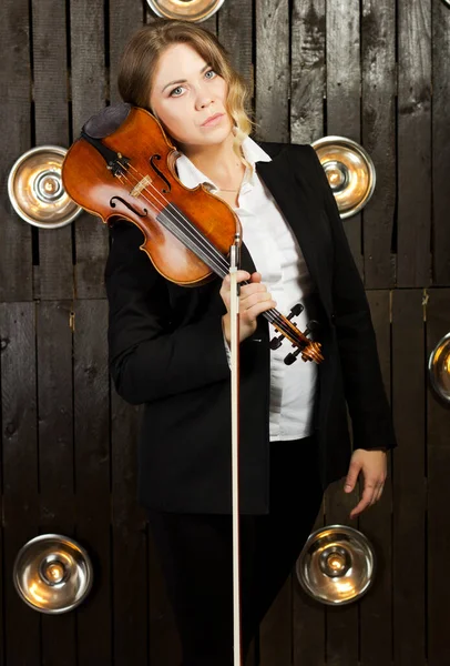 Giovane Donna Con Violino Buio — Foto Stock