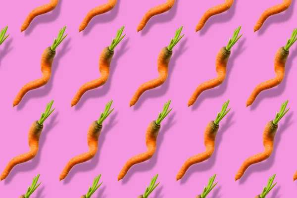 Hässliches Karottenmuster Auf Rosa Hintergrund Hässliches Gemüsekonzept — Stockfoto