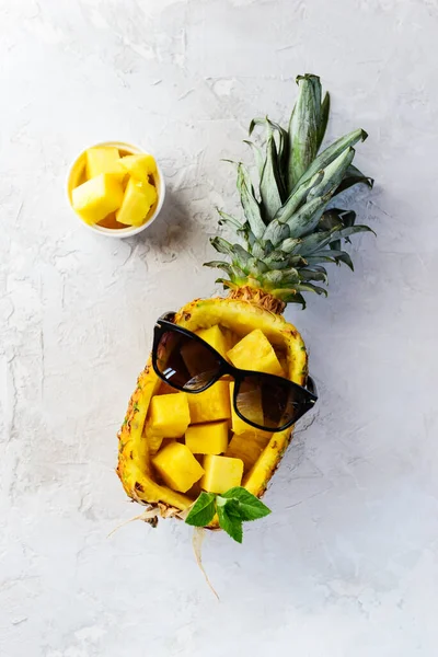 Dessert Pineapple Sunglasses Cut Pieces Mint Leaves Vertical Orientation Top — Stock Photo, Image