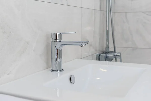 Faucet Sink Bathroom Background Gray Tiles — Stock Photo, Image