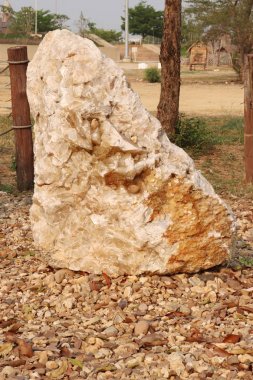 Kırsal alanda Kalsit Taşı