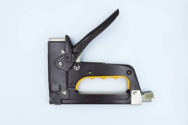 beyaz arka plan üzerinde izole eski çelik zımba.