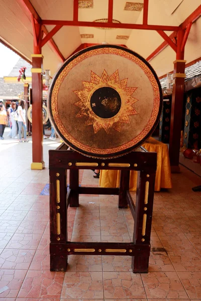 Тайские северные барабаны в храме Ват Дой Кум Чинагмай Таиланд, H — стоковое фото