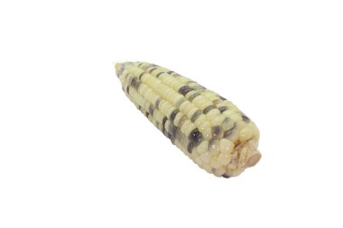 haşlanmış mısır beyaz backgroun izole yakın yemeye hazır