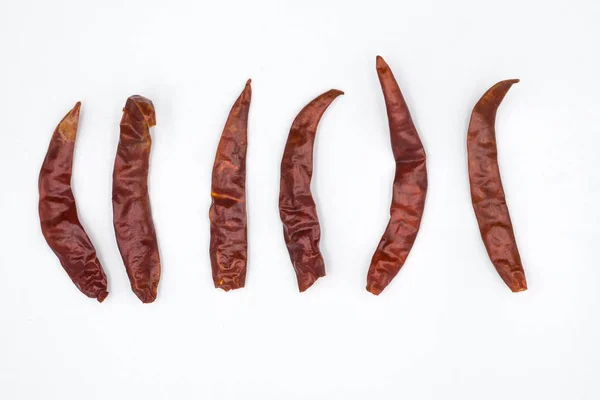 Szárított piros csípős chili paprika izolált fehér alapon. Top Vie — Stock Fotó
