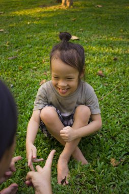 Yaşam tarzı portre anne ve çocuk mutluluk içinde dışında th