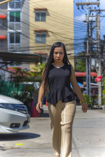 Business woman walking  Lawyer professional or similar walking o — Stock Photo, Image