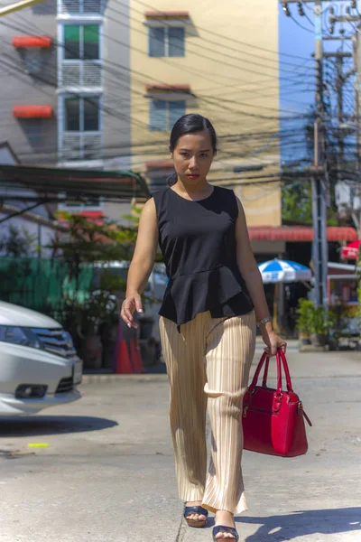 Business woman walking  Lawyer professional or similar walking o — Stock Photo, Image