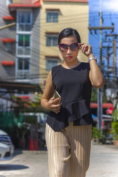 Business woman walking  Lawyer professional or similar walking o — Stock Photo, Image