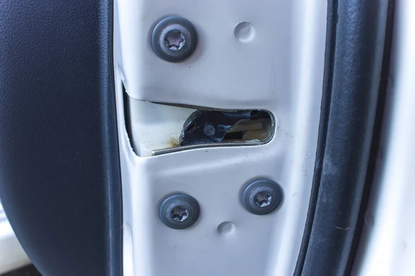 closeup locksmith car, locksmith car will repair white car door