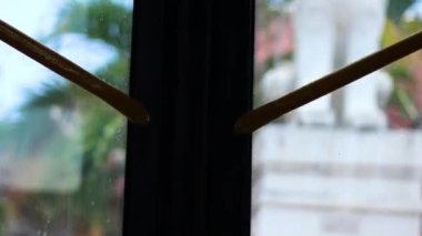 Chingmai şehrindeki otobüs pencerelerinden bakma nın görünümü