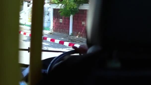 Blick aus den Busfenstern auf die Chingmai-Stadt — Stockvideo