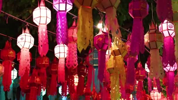 Lanterna Festival ou Yee Peng Festival ou Ano Novo Chinês em Lamphun Tailândia . — Vídeo de Stock