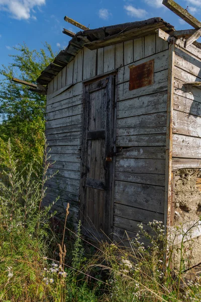 Velha Casa Grunge Abandonada Madeira Meio Campo — Fotografia de Stock