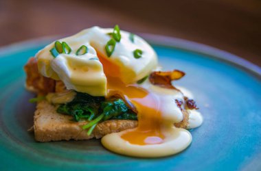 Pastırmalı ıspanaklı tost.