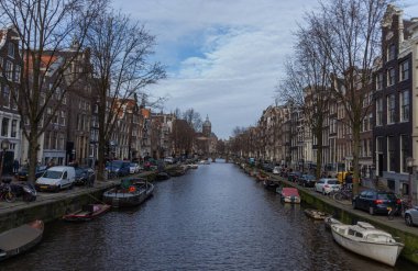 İlkbaharın başlarında Hollanda 'da Amsterdam' da rahat sokaklar