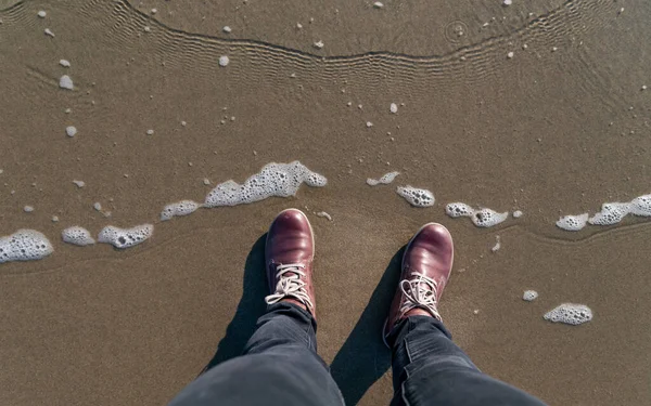 Feet Brown Boots Wet Sand North Sea Netherlands Early Spring — Stock Photo, Image